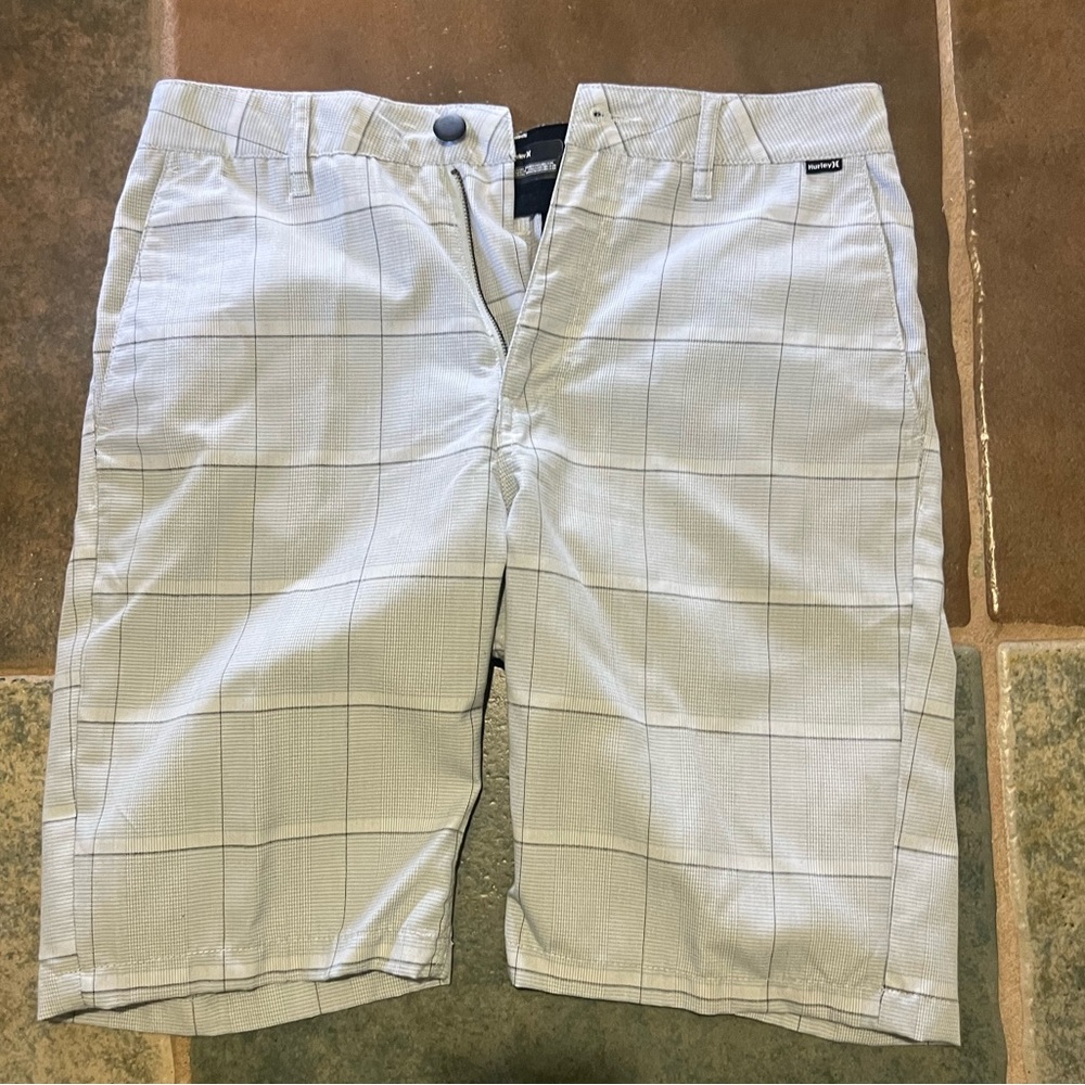 Men’s small Hurley plaid shorts. Worn once.  H2o-dri Cutback 21" walk shorts